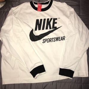 Nike Sportswear Crew Neck (Size Large)